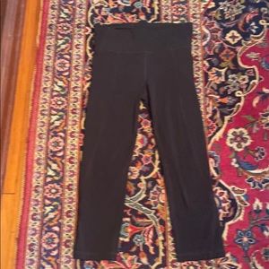 Black Gapfit  Capri leggings size small